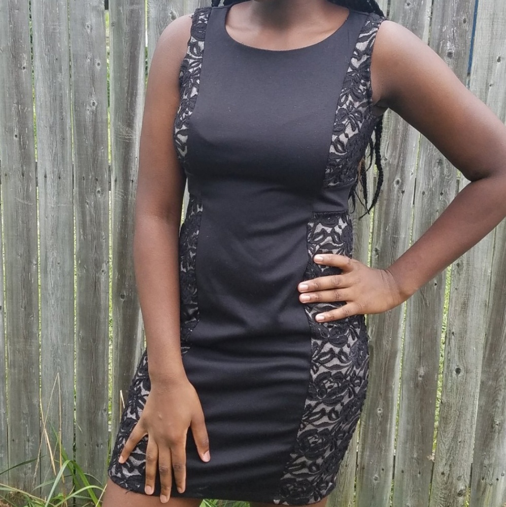 |En Focus Studio| Sleeveless Lace Dress